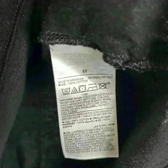 Old Navy everywear sleeveless vneck tshirt - Picture 4 of 4